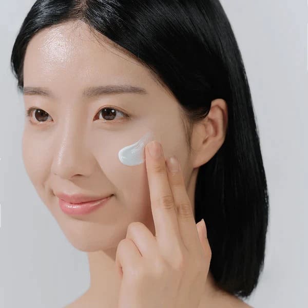 skin1004 Centella Madagascar Hyalu Cica Water Fit Sun Serum
